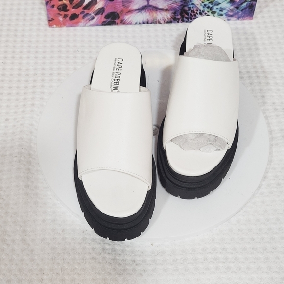 CAPE Robbin Mamo White/Blk Open Toe Chunky Heel Sandals Size 6 - Picture 8 of 10